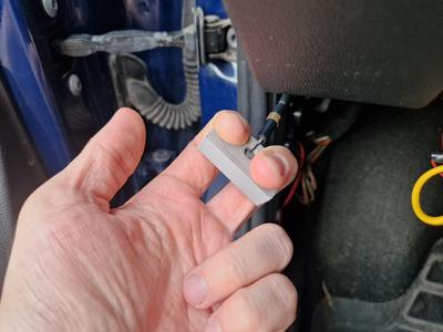 Emergency car hood release lever / Awaryjna dźwignia do otwierania maski samochodu.