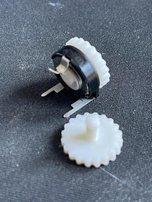 Amphenol Piher PT-15 Thumbwheel