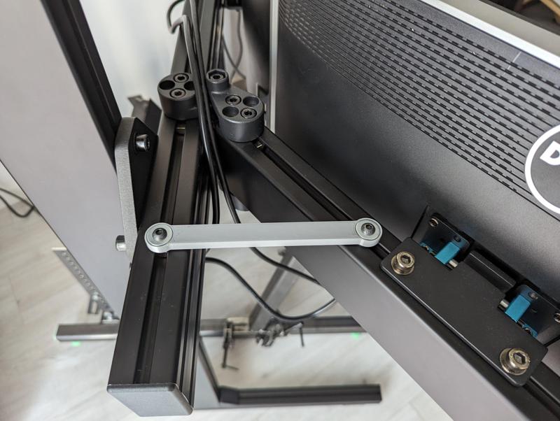 Sim Racing triple monitors stand side brace