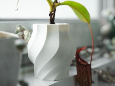 Small Swirl Planter