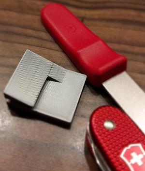 Sharpening guide for Victorinox diamond sharpener