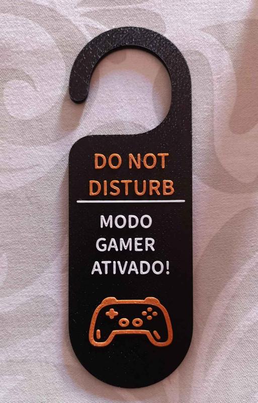 portuguese door hanging gamer 