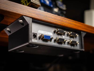 DTECH 4-Port VGA Splitter - Under Desk mount