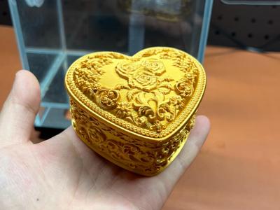 Heart-shaped rose embossed jewelry box