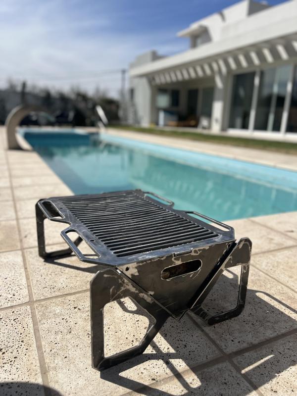 PORTABLE ASSEMBLED GRILL