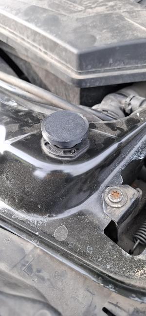 BMW radiator upper bracket