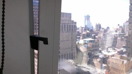 Window Jam / Window Stop