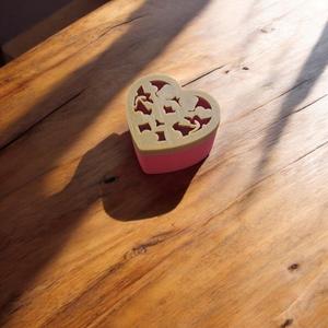 Heart-Shaped Box 014