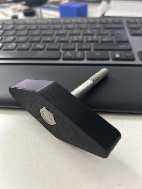 Thumb screw M8