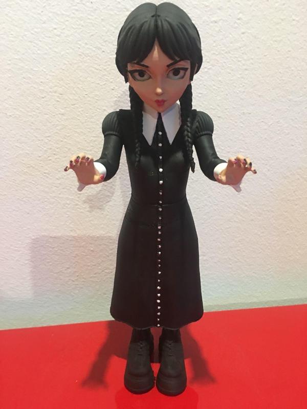 GOTHIC GIRL-POSEABLE FIGURE