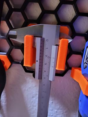 Caliper holder for Honeycomb storage wall