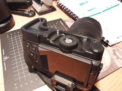 Canon EOS RP Grip, works great!