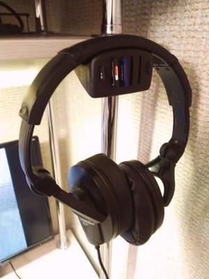 Headphone table/shelf holder + memory card organizer