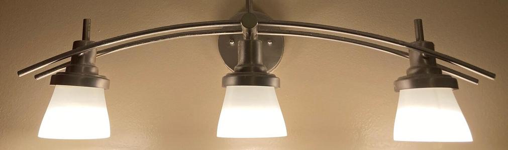 Lampshade with notch for screws