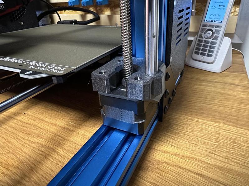 Stiffer holder for 10mm Z-Axis