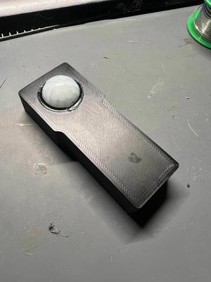 ESP32 + PIR box