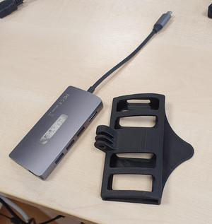 Satechi USB-C HUB phone holder