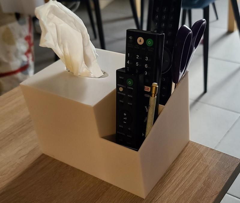 Tissue box with TV remote support / Boite à mouchoir avec support pour télécommande