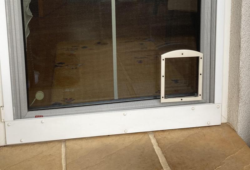 Cat door for flyscreen / Katzenklappe für Fliegengitter