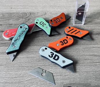 Replaceable razor blade utility knife