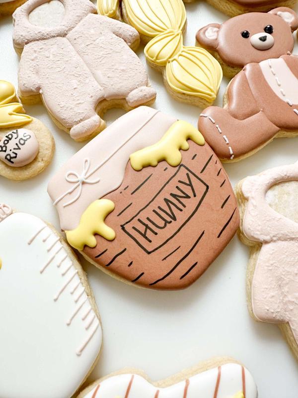 4 sizes -  Honey Hunny Pot Cookie Cutter (Pooh, Bees) - SHARP cutting edges!