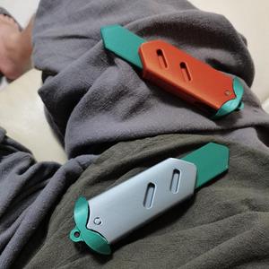 CARROT GRAVITY TOY KNIFE
