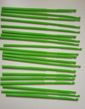 Crochet hook (3mm and 4mm)