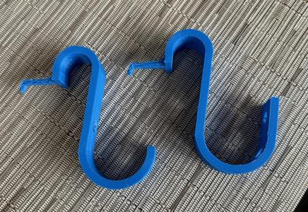 Hook for chainlink fence