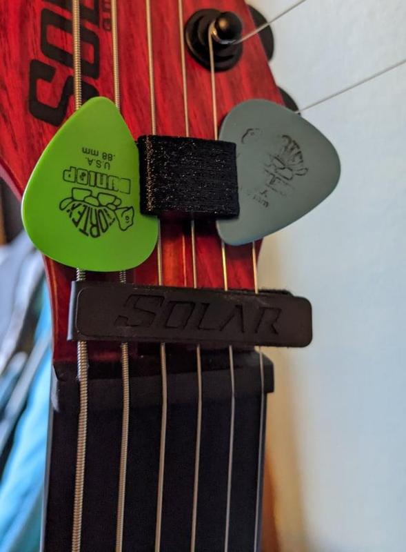 Flexy Pick Holder