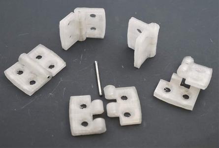 Hinge for 2.5mm metal wire pivot