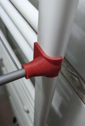 Per adattare lo stendibiancheria al termoarredo / To adapt the clothes horse to the radiator