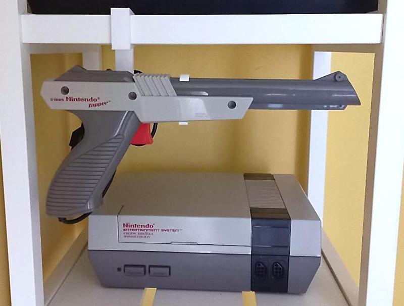 Nintendo Zapper Shelf Hanger
