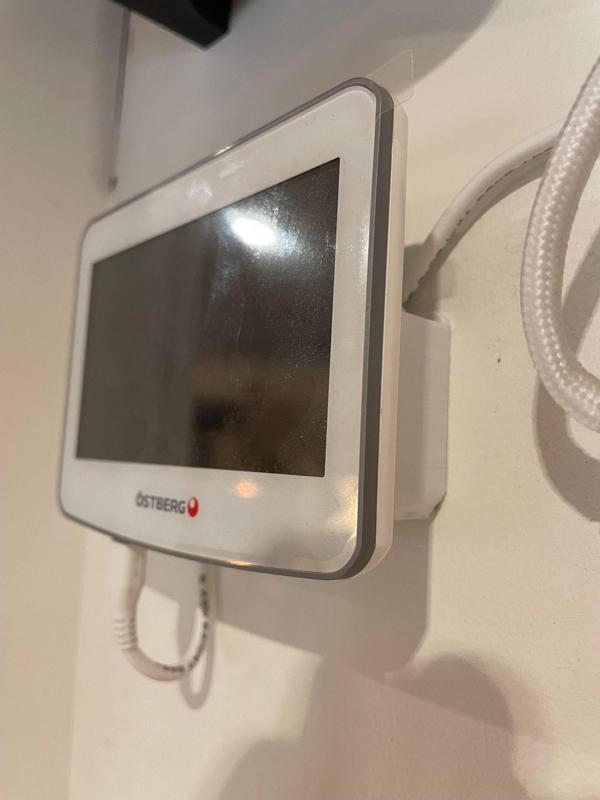 Heru IQC Touch display wall mount