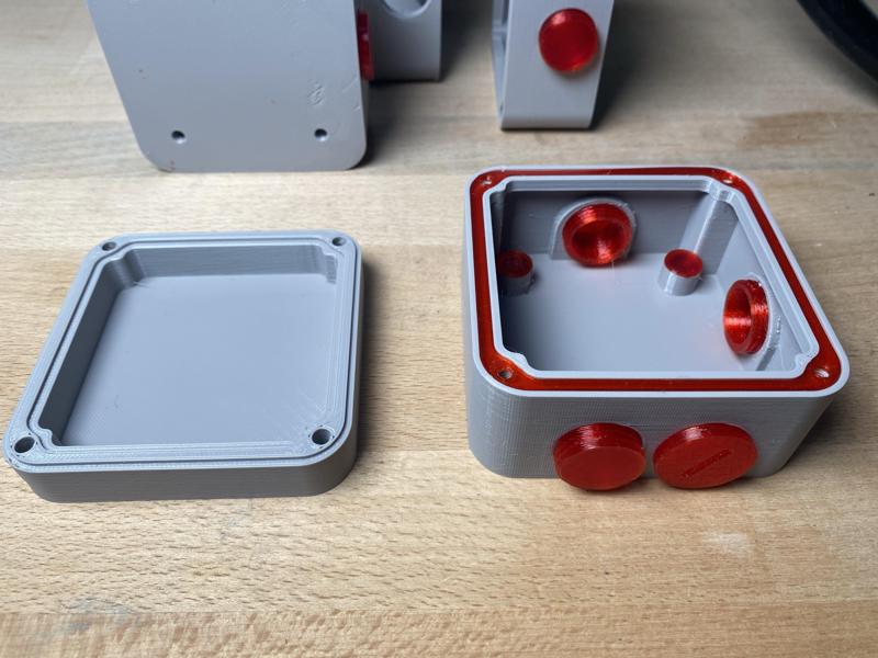 Junction box with four inputs and printable gaskets