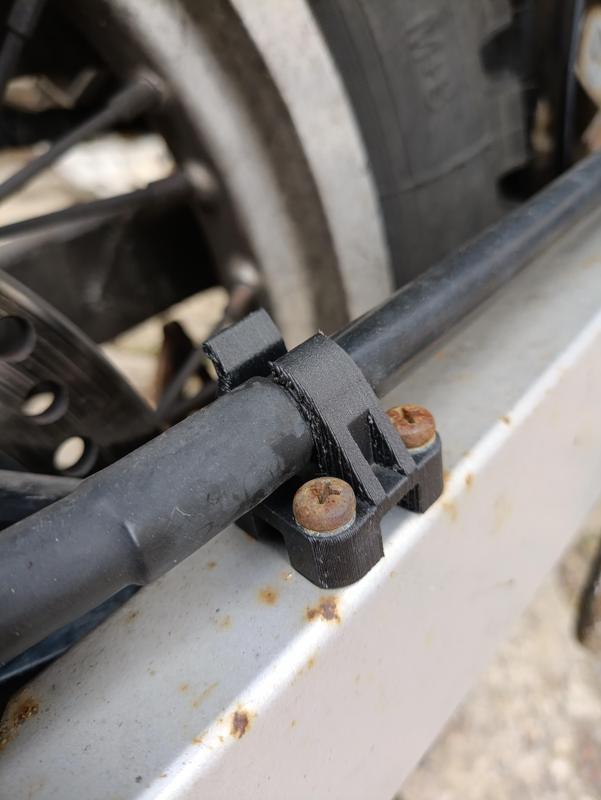 Suzuki DR650 DR600 DR350 brake line attachment (Befestigung Bremsleitung)