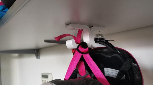 Držák pod polici na helmy a jiné - Holder under the shelf for helmets and others