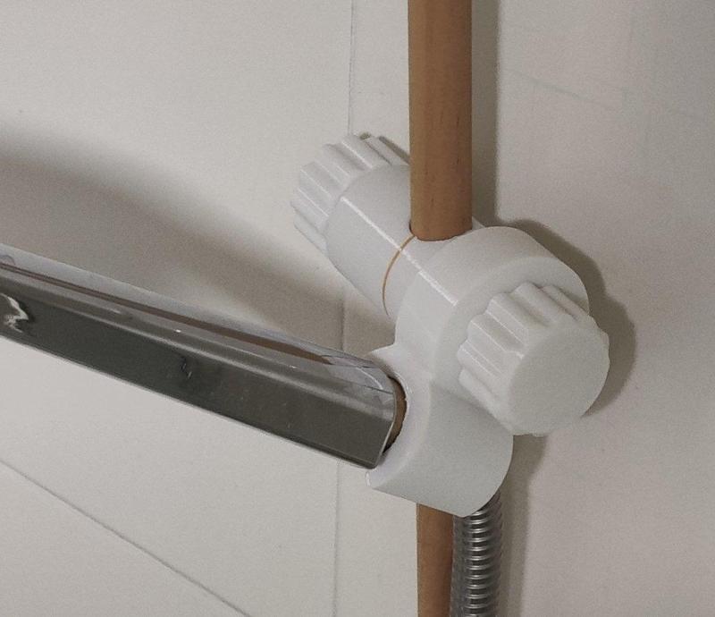 Adjustable shower head bracket