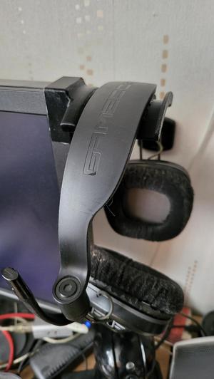 Monitor headset mount