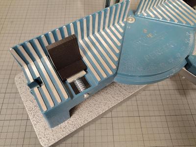 Material clamp for miter saw from Küpper, model Perfekt III