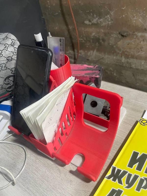 Phone Stand with Pen & Note Holder – All-in-One Desk Organizer (3D Printable)