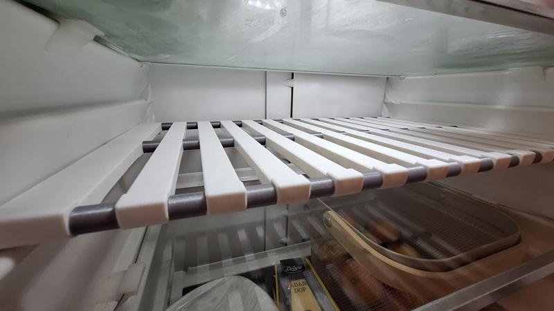 Universal fridge shelf