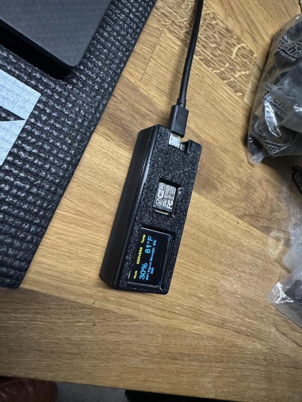 NodeMCU esp32 temp sensor housing lcd