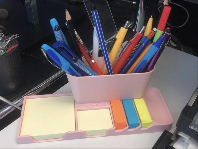 Organizer for post-its, pens and USB-sticks