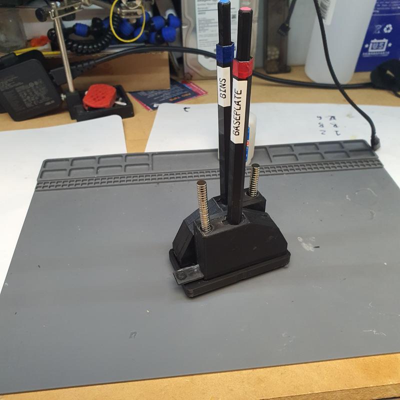 Gridfinity Automatic Magnet Dispenser w applicator