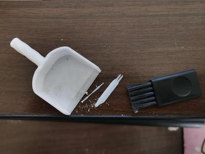 Mini Desktop Dustpan