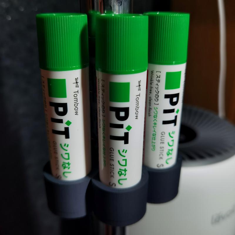 Multiple glue stands for wire shelf