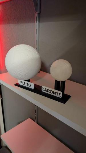 espositore Plutone e Caronte // Pluto and Charon display stand