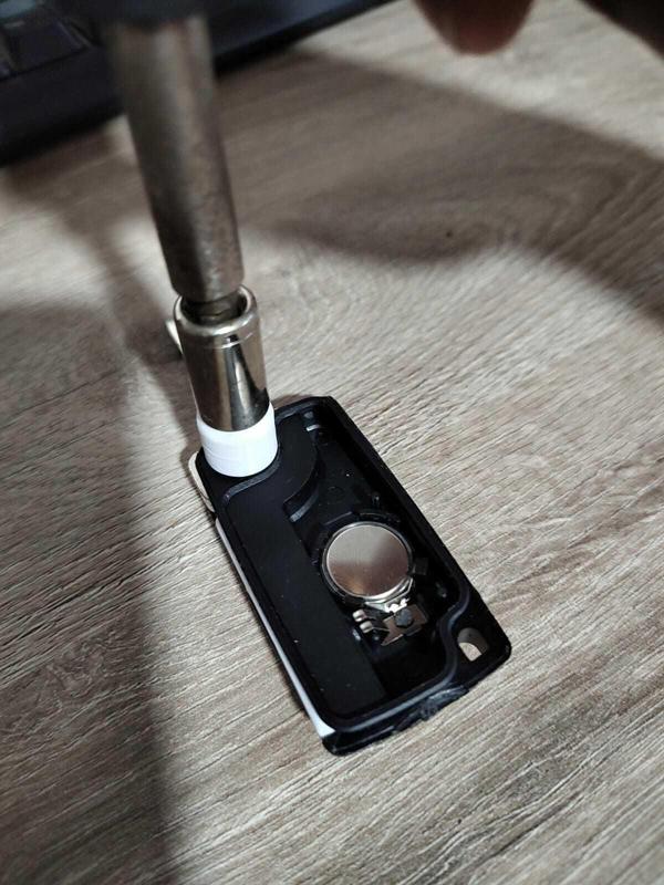 Peugeot key spring tool