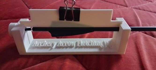 Arrow fletching jig