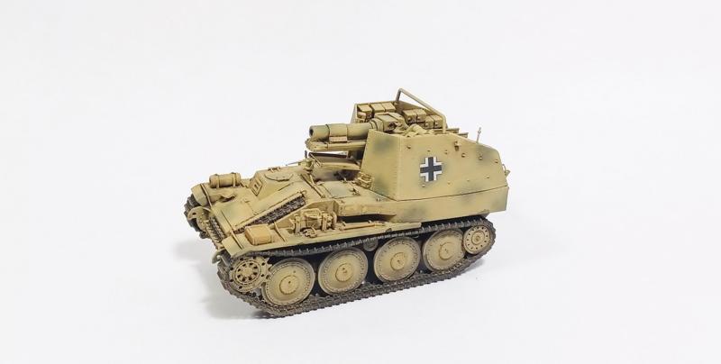 sIG 33 auf Panzer 38(t) Ausf.K Grille + 3 Tankmen (Germany, WW2)